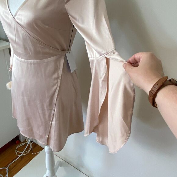 NWT Revolve Majorelle Satin Hex Mini Tie Wrap Blush Ritual Slit Bell Sleeve SM - Picture 4 of 11